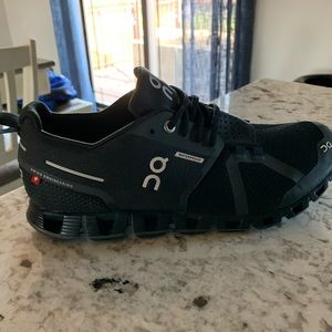 On Running waterproof.. Excellent condition!